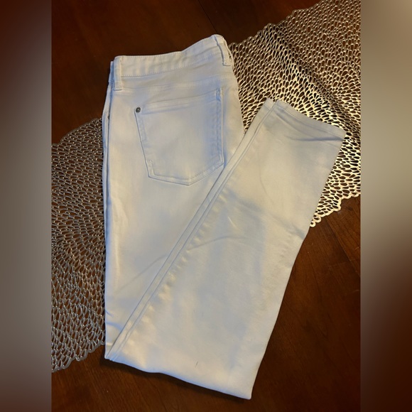 CP Jeans - Picture 1 of 7